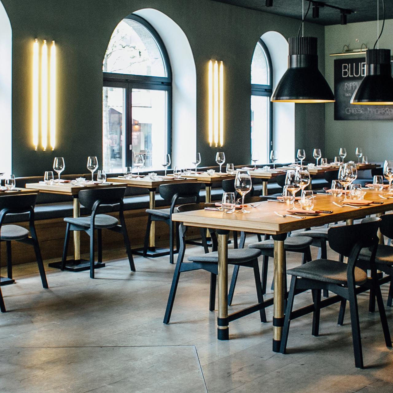 Kreidefarbe grünblau im Restaurant 