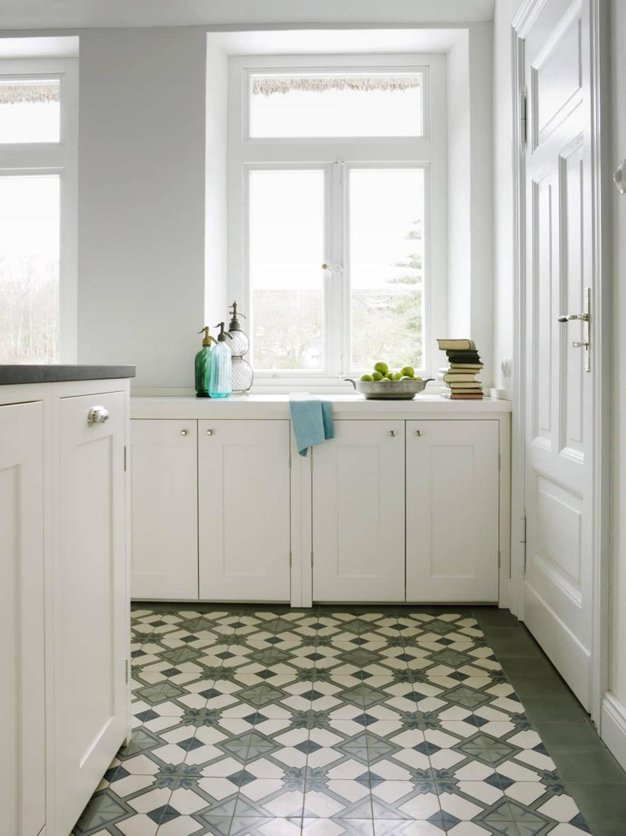 Diagonales Muster mit VIA Zementfliesen in der Küche 