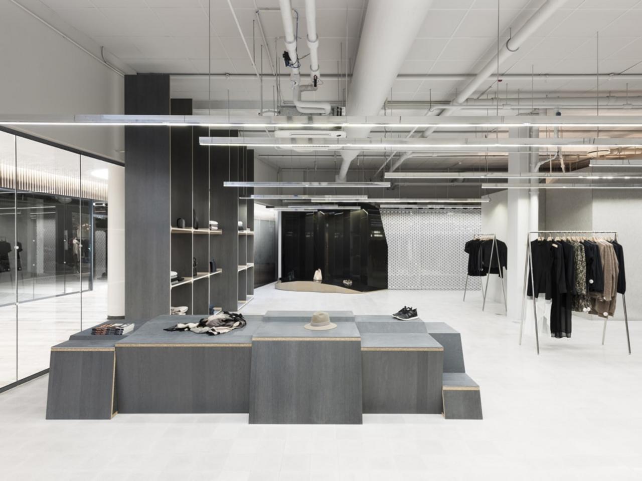 VIA graue Terrazzoplatte in einem Ladengeschäft 