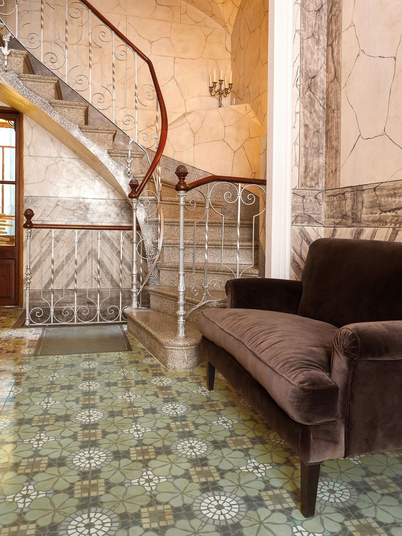 VIA cement mosaic tile N° 12254 in the hallway 