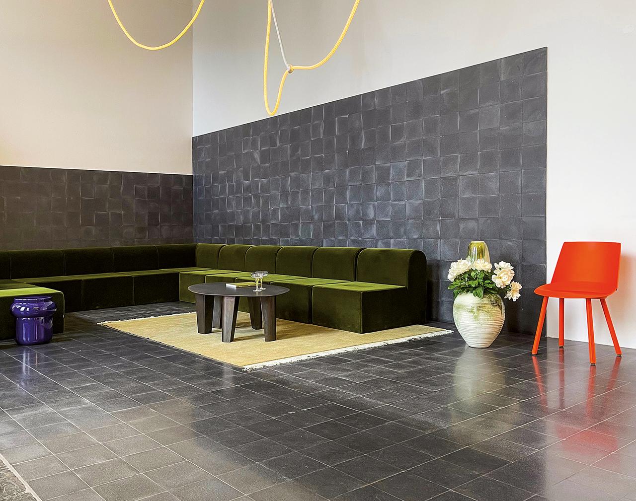 MURKUDIS-Universum mit VIA Terrazzo in dunkler Optik 