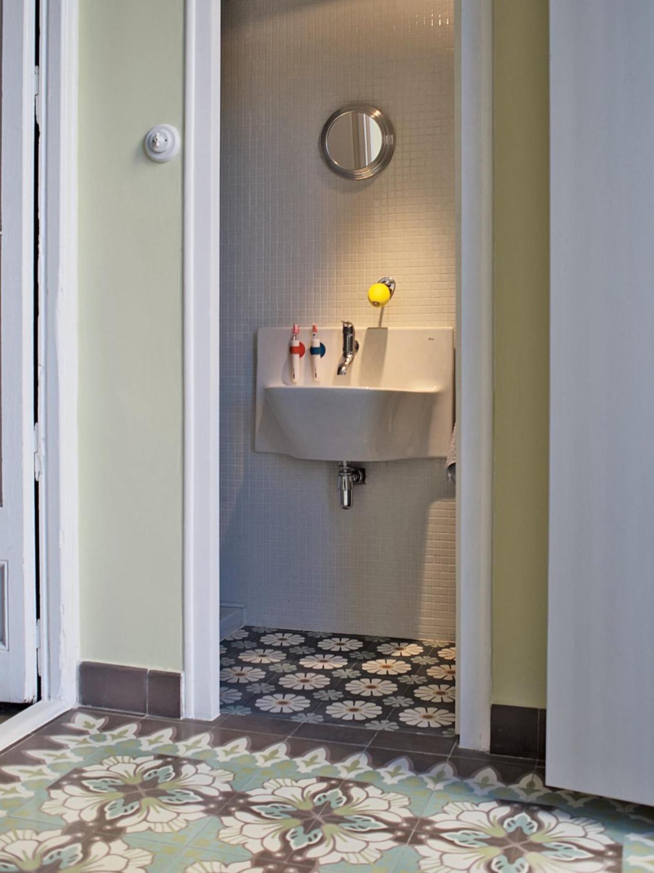 VIA Prilblume in einem kleinen Bad 