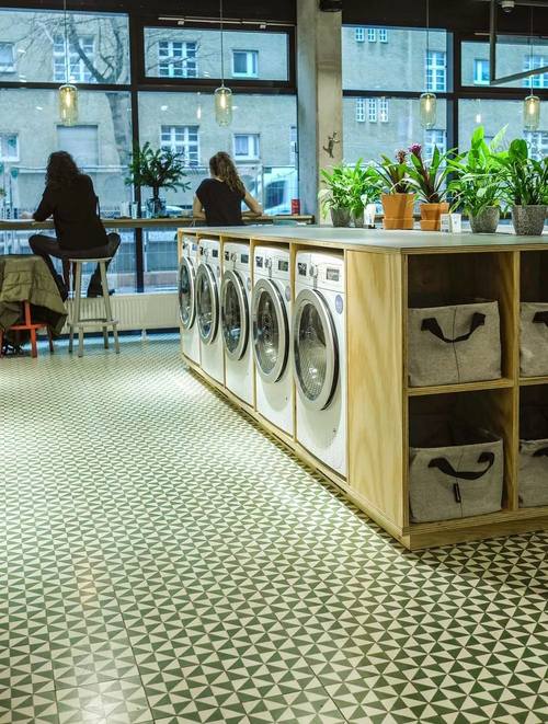 Waschen mit Stil – VIA Zementfliesen im Waschsalon