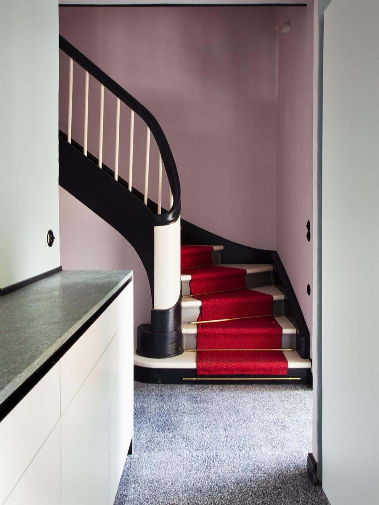 VIA Terrazzoplatten im Treppenhaus mit schönen Wandfarben 