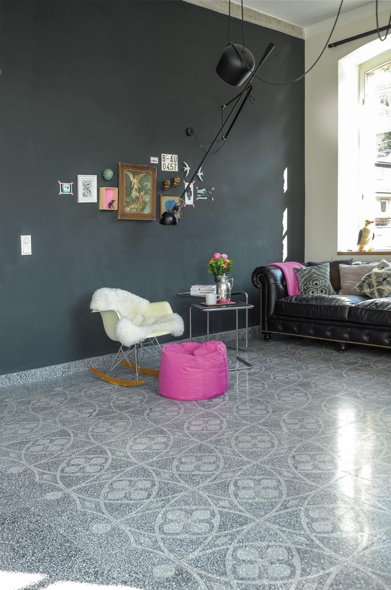 VIA Terrazzo und Kreidefarbe im Wohnzimmer 