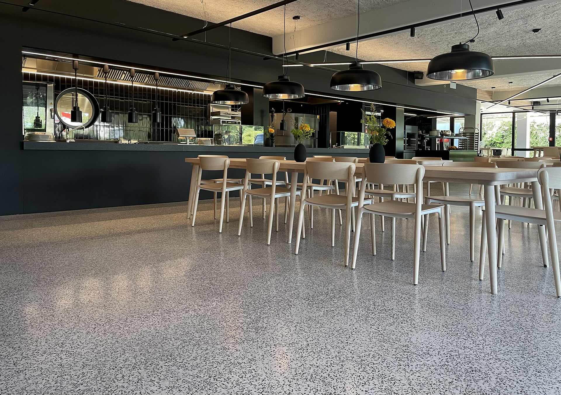 VIA Terrazzo in Kantine