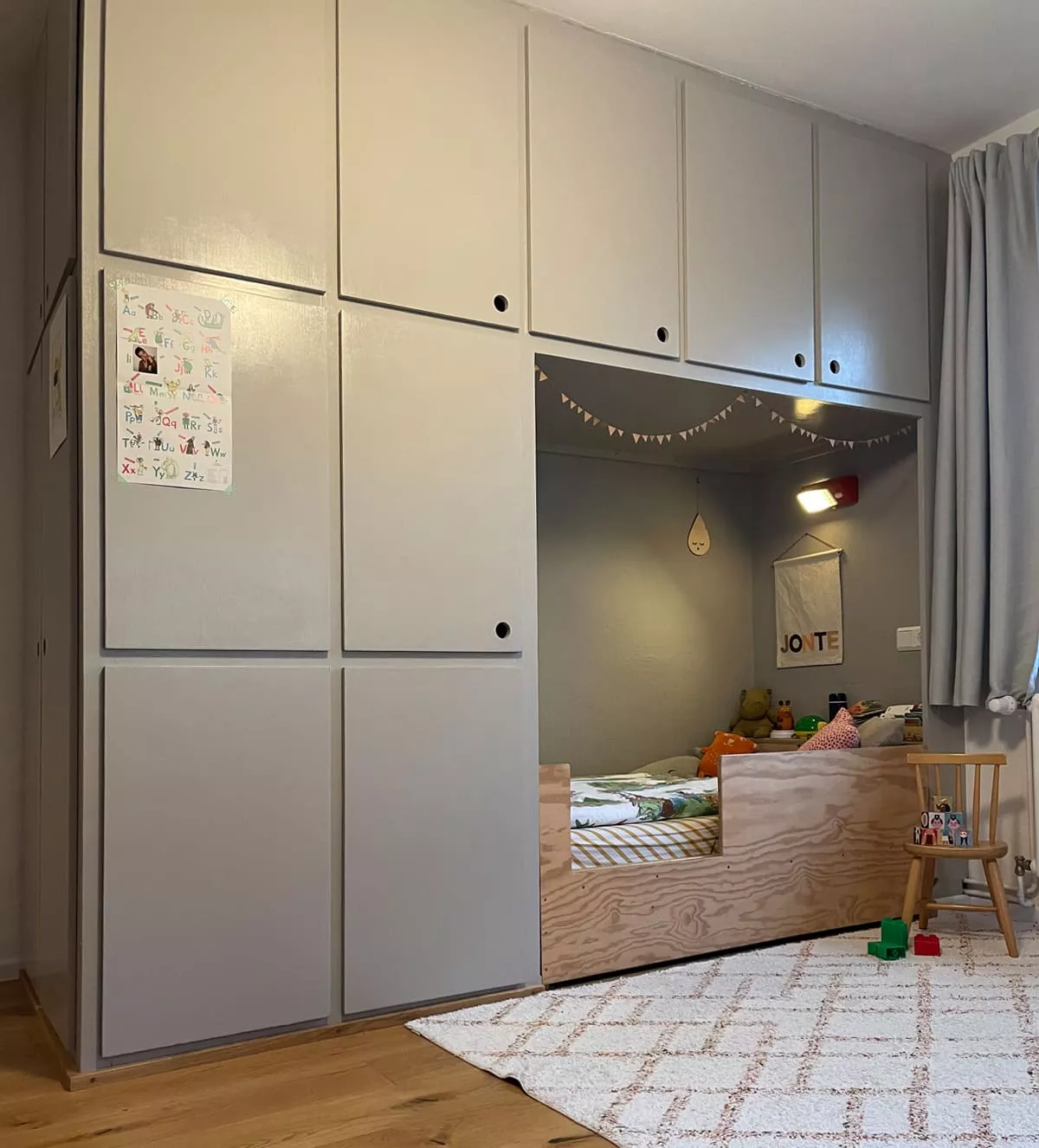 Wandschrank und Schlafnische mit VIA Kreidefarbe