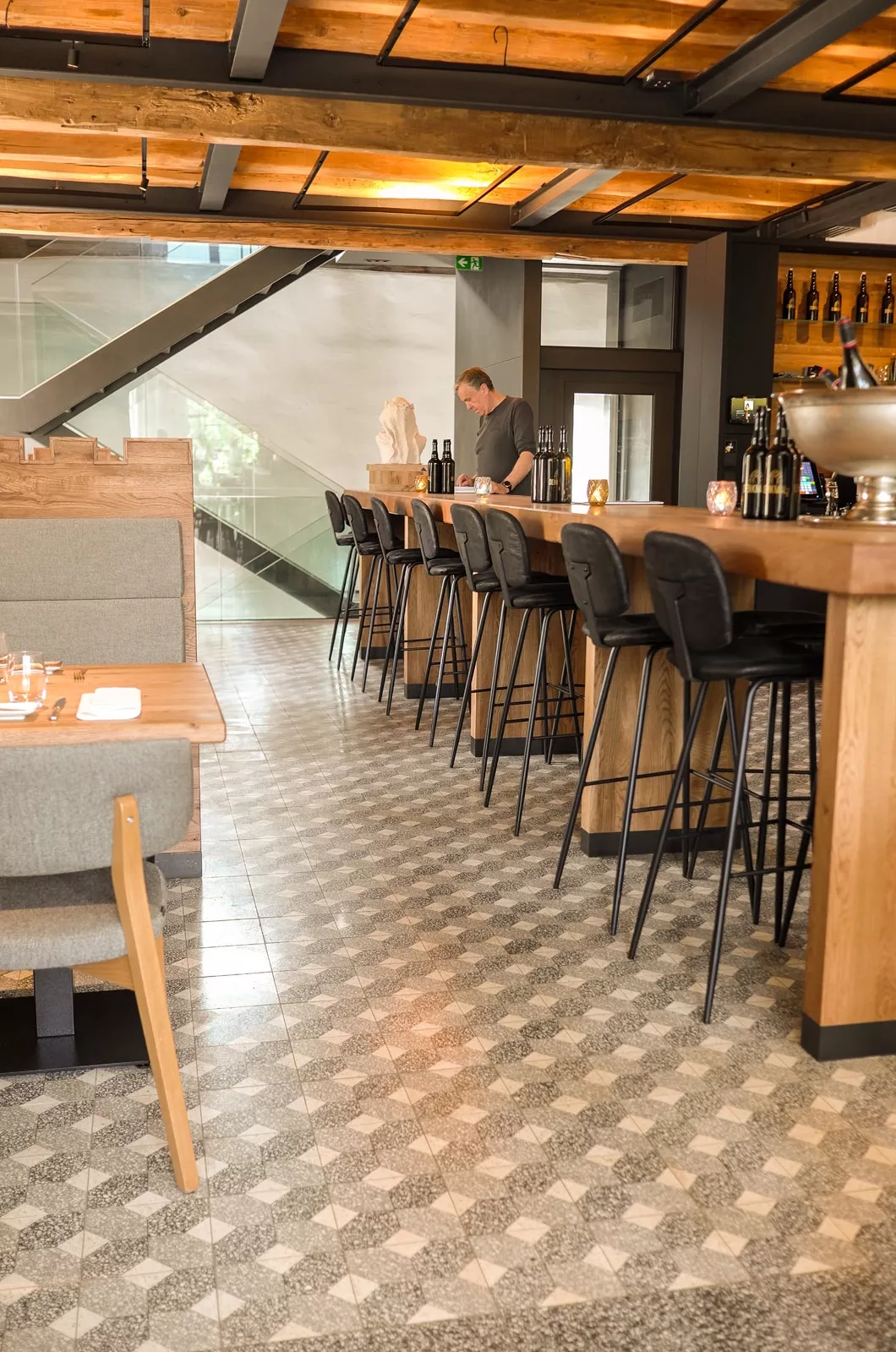 VIA Terrazzo auf dem Boden eines Restaurants