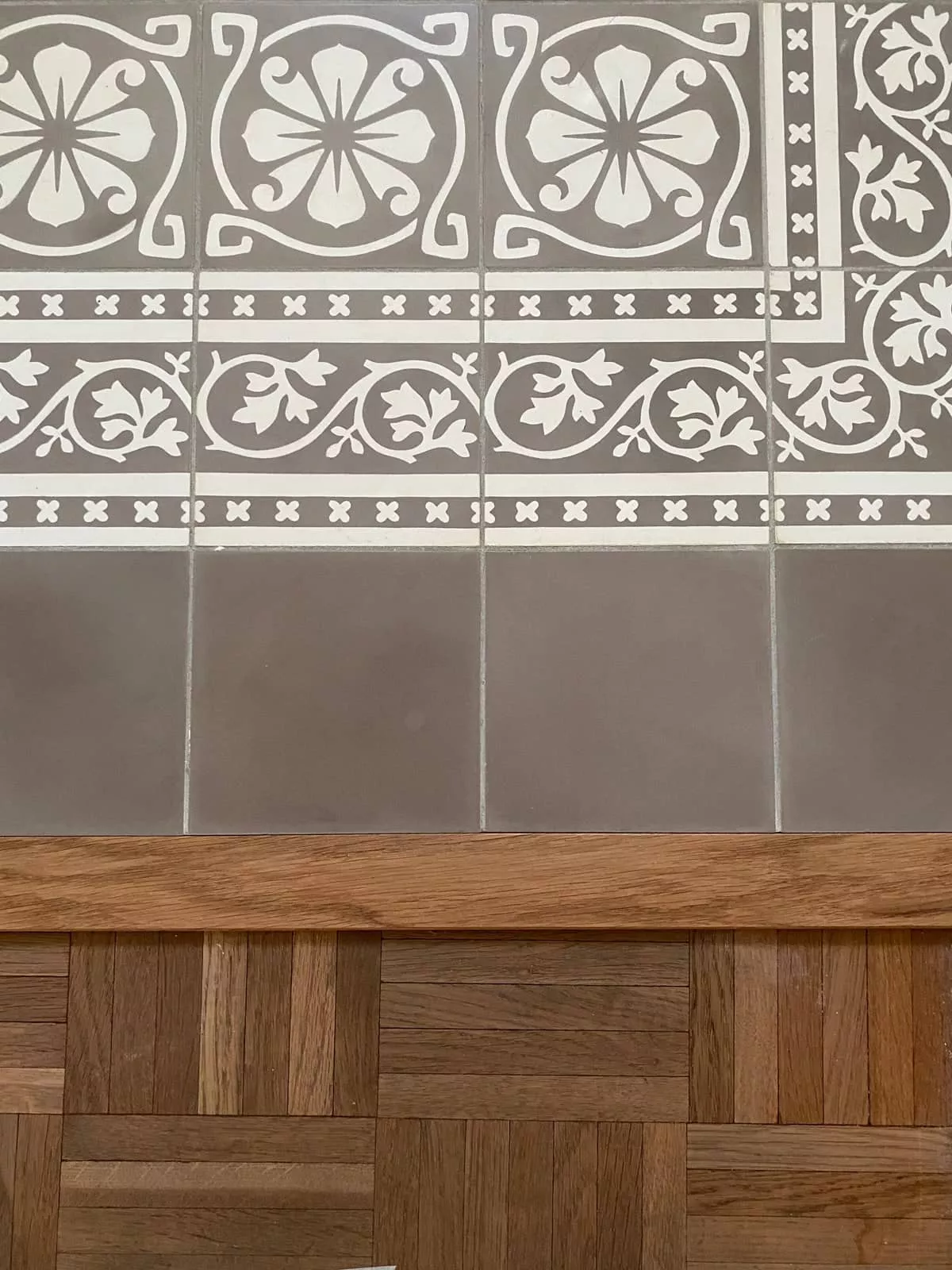 Übergang Zementfliesen und Holzboden