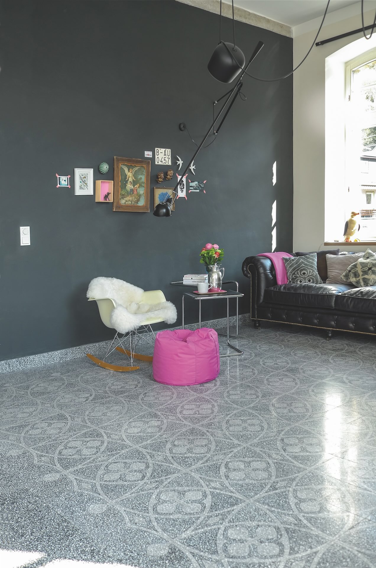 VIA_Terrazzofliese-910760_52_Ornament_stuhl_Regal