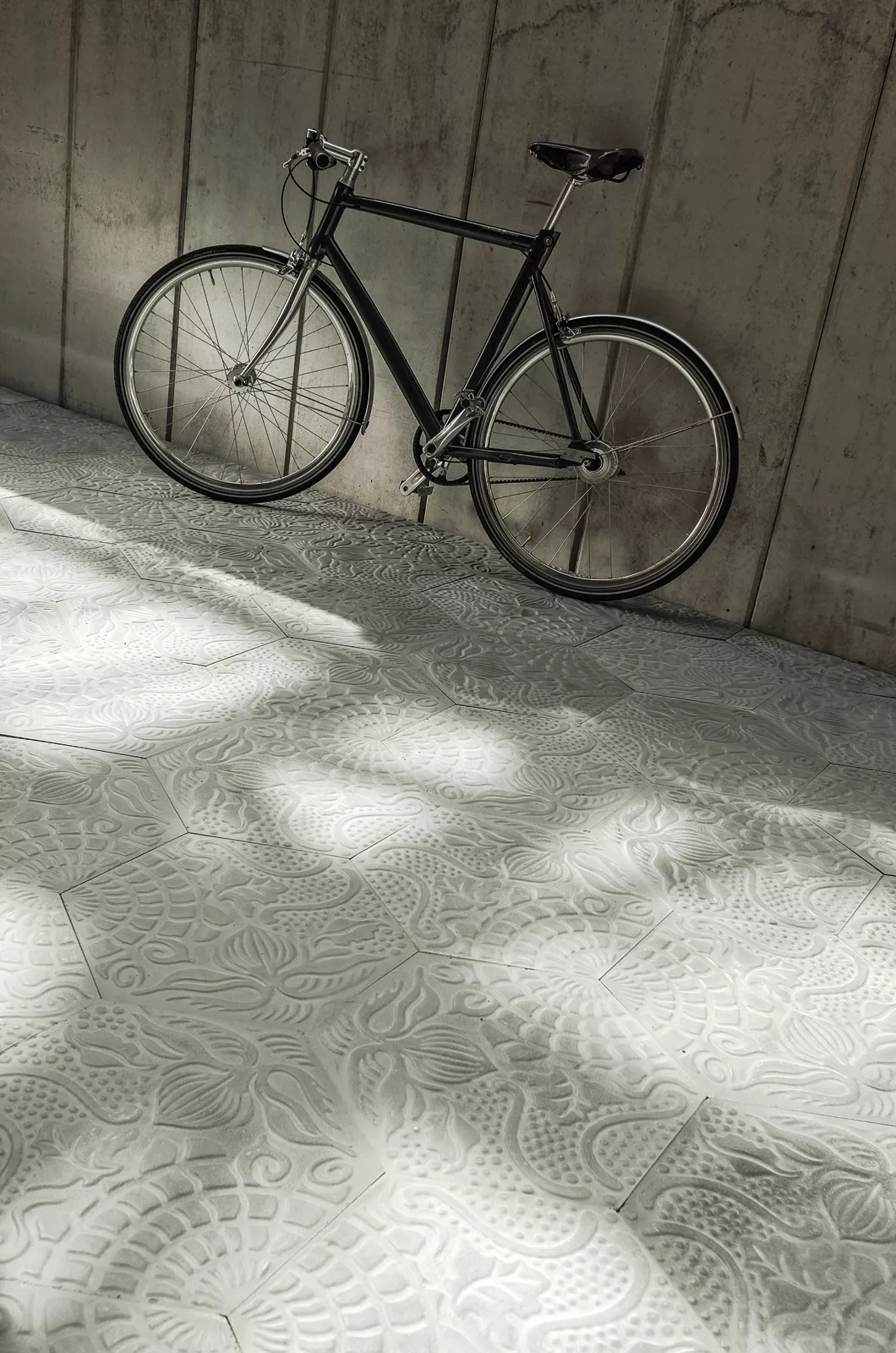 Trottoirplatten mit Fahrrad