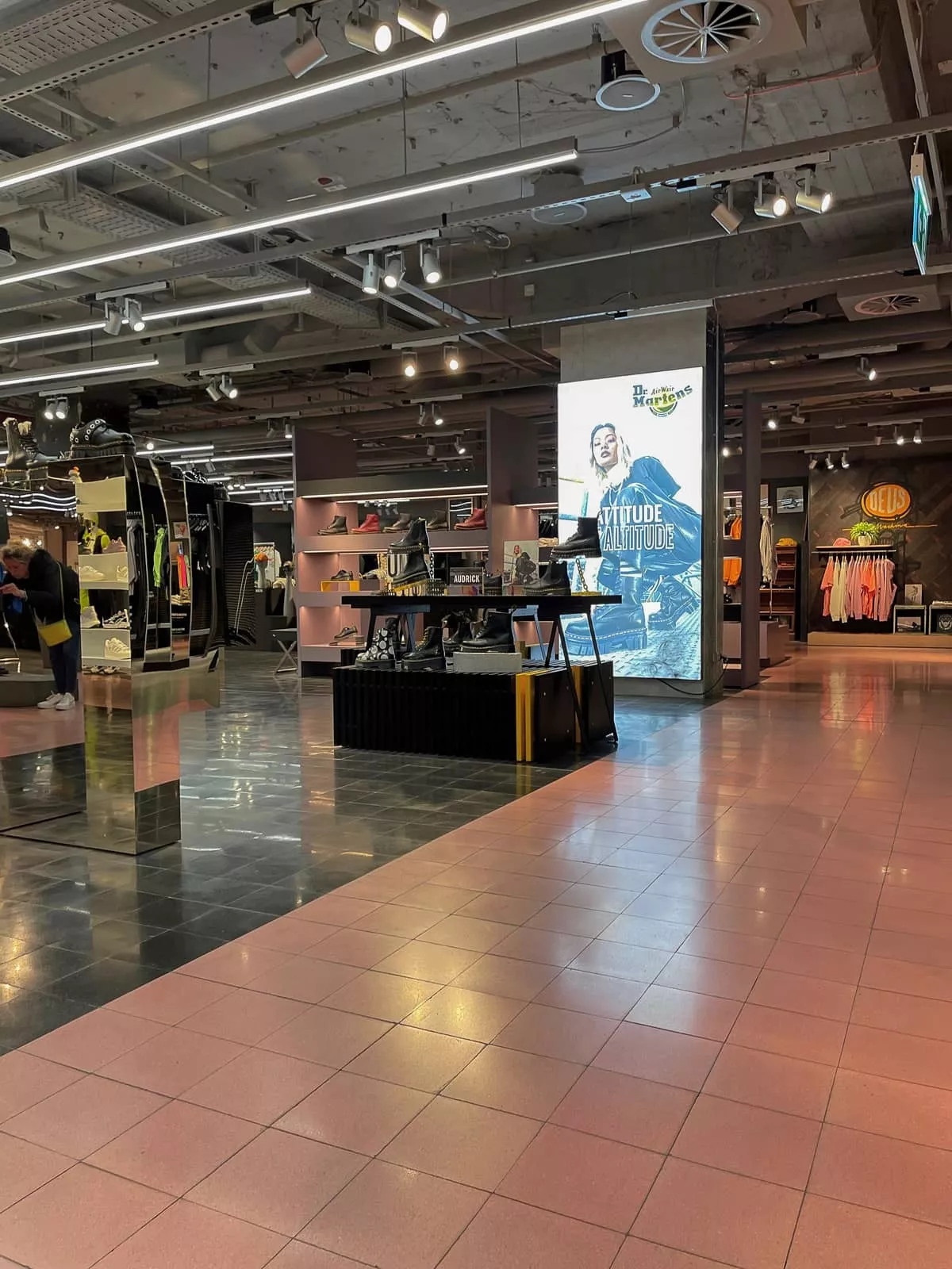 VIA Terrazzoplatten-rosa und schwarz-Kaufhaus Oberpollinger München