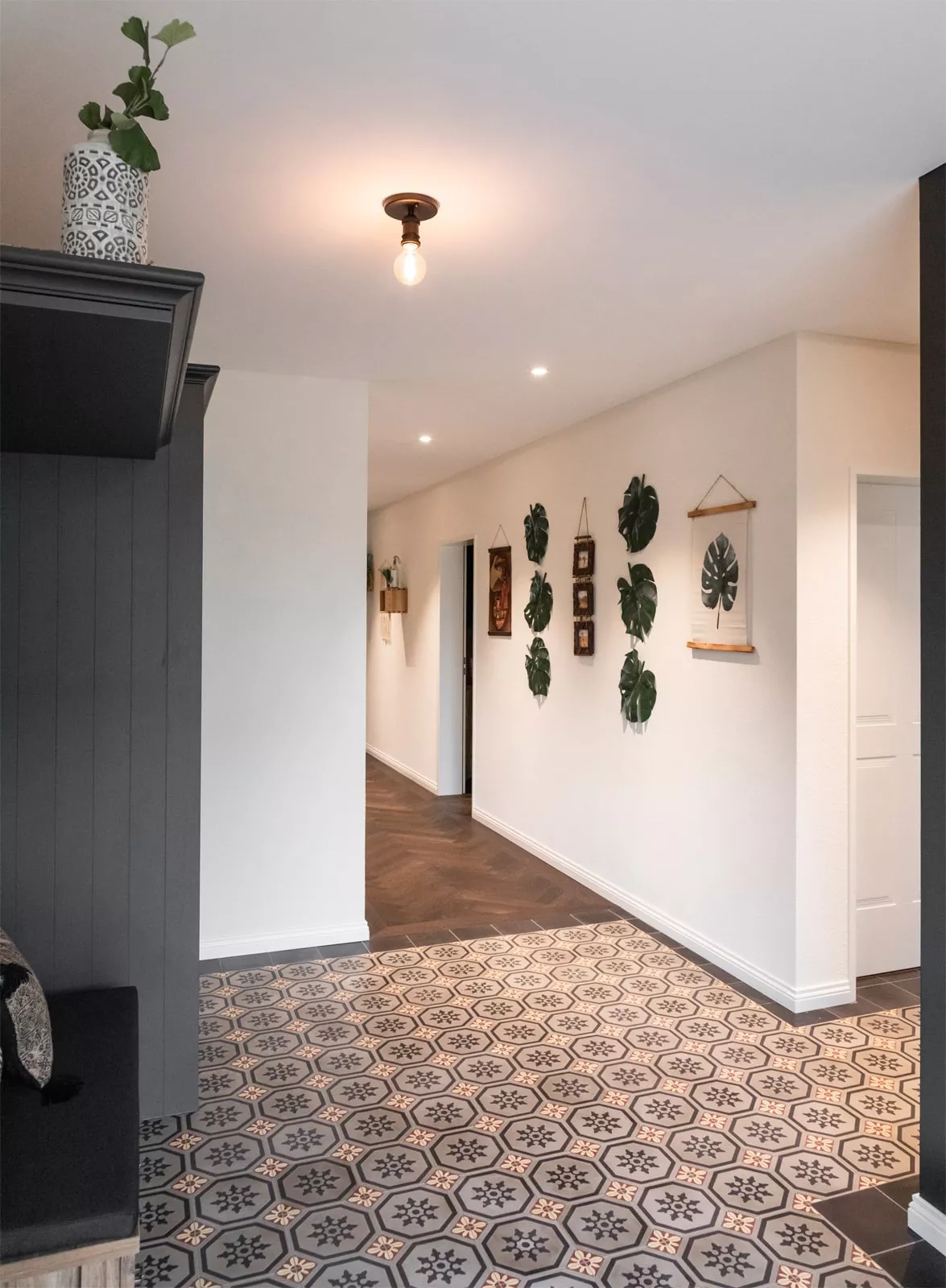 VIA Fliesen im Flur mit Holz