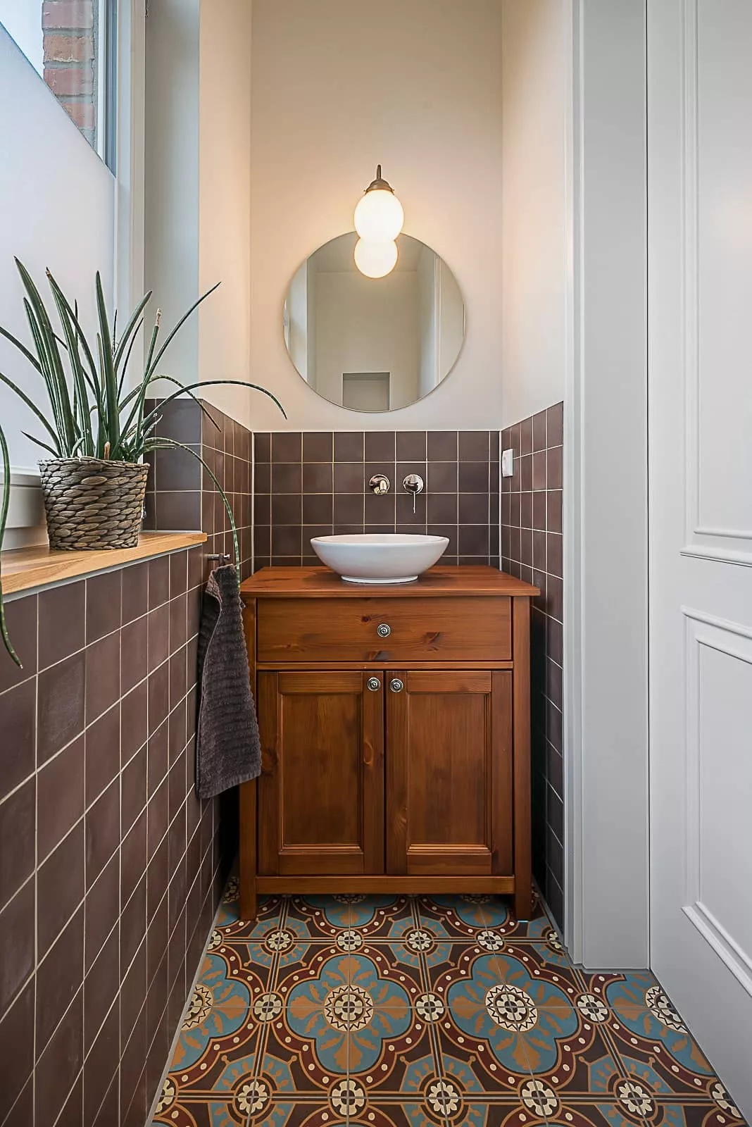 Zementfliesen von VIA mit aufwendigem Muster im WC