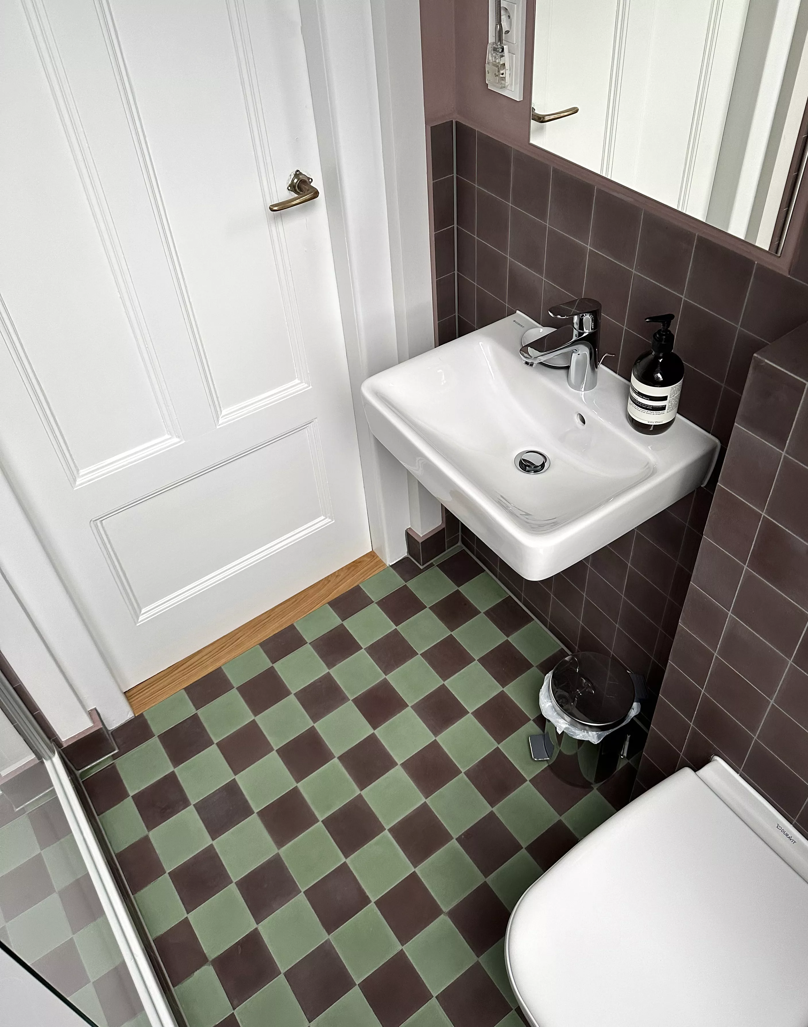 Zementfliese aubergine N° 082