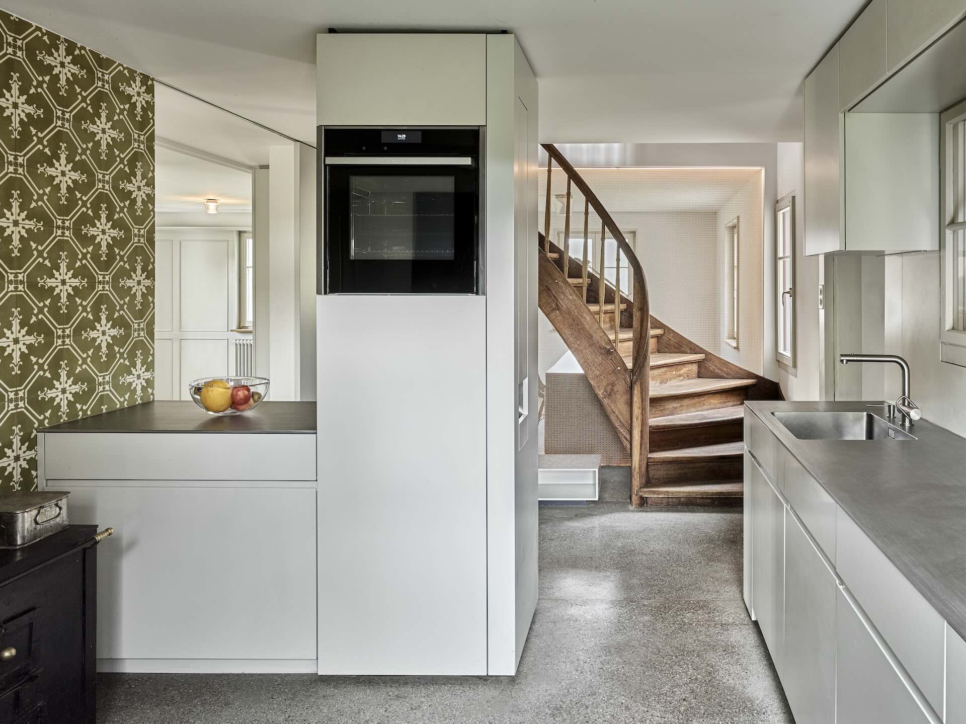 VIA Zementfliesen 11523 an der Küchenwand