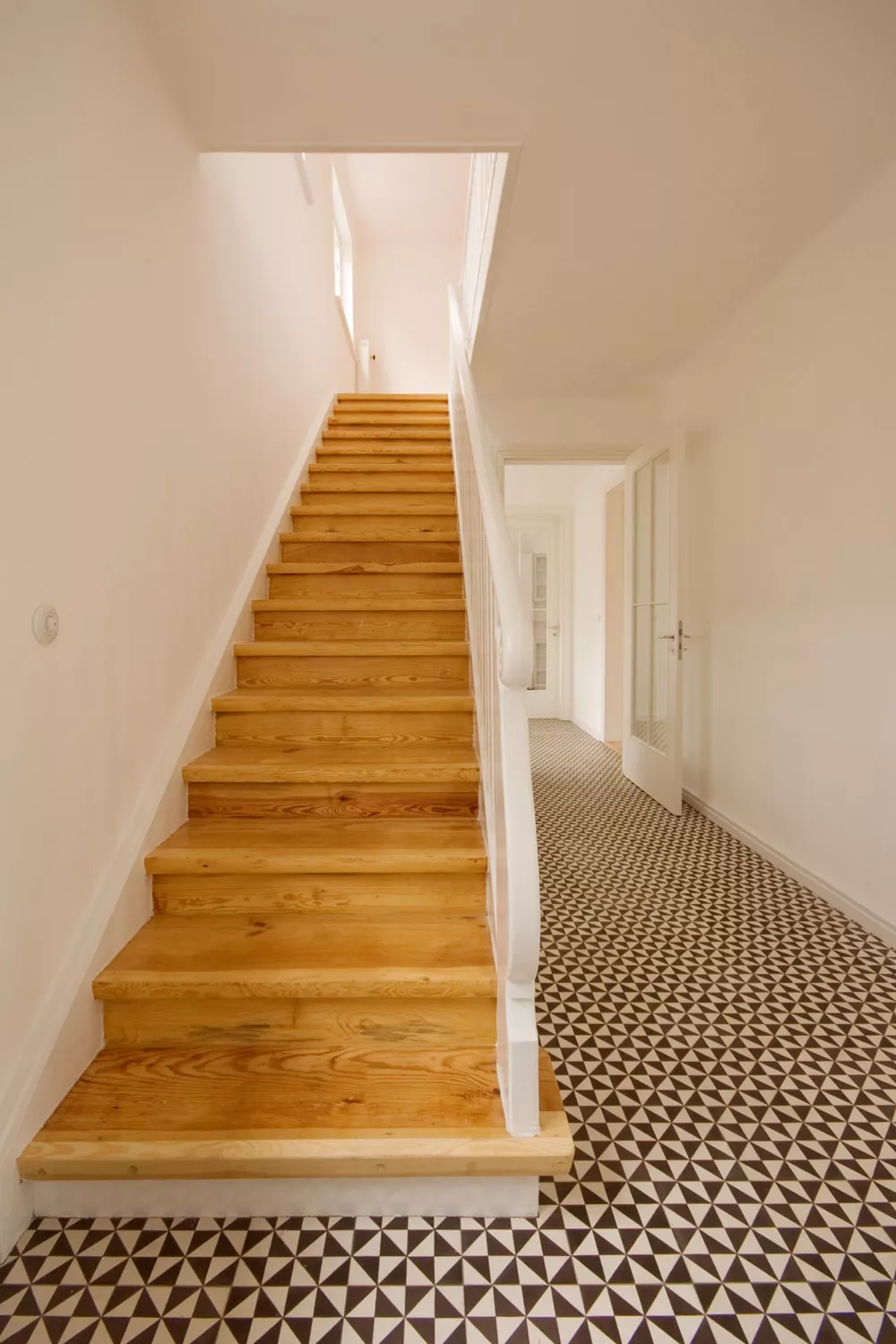 zementfliesen-VIA-zementmosaikplatten-nummer-10460-schreibtisch