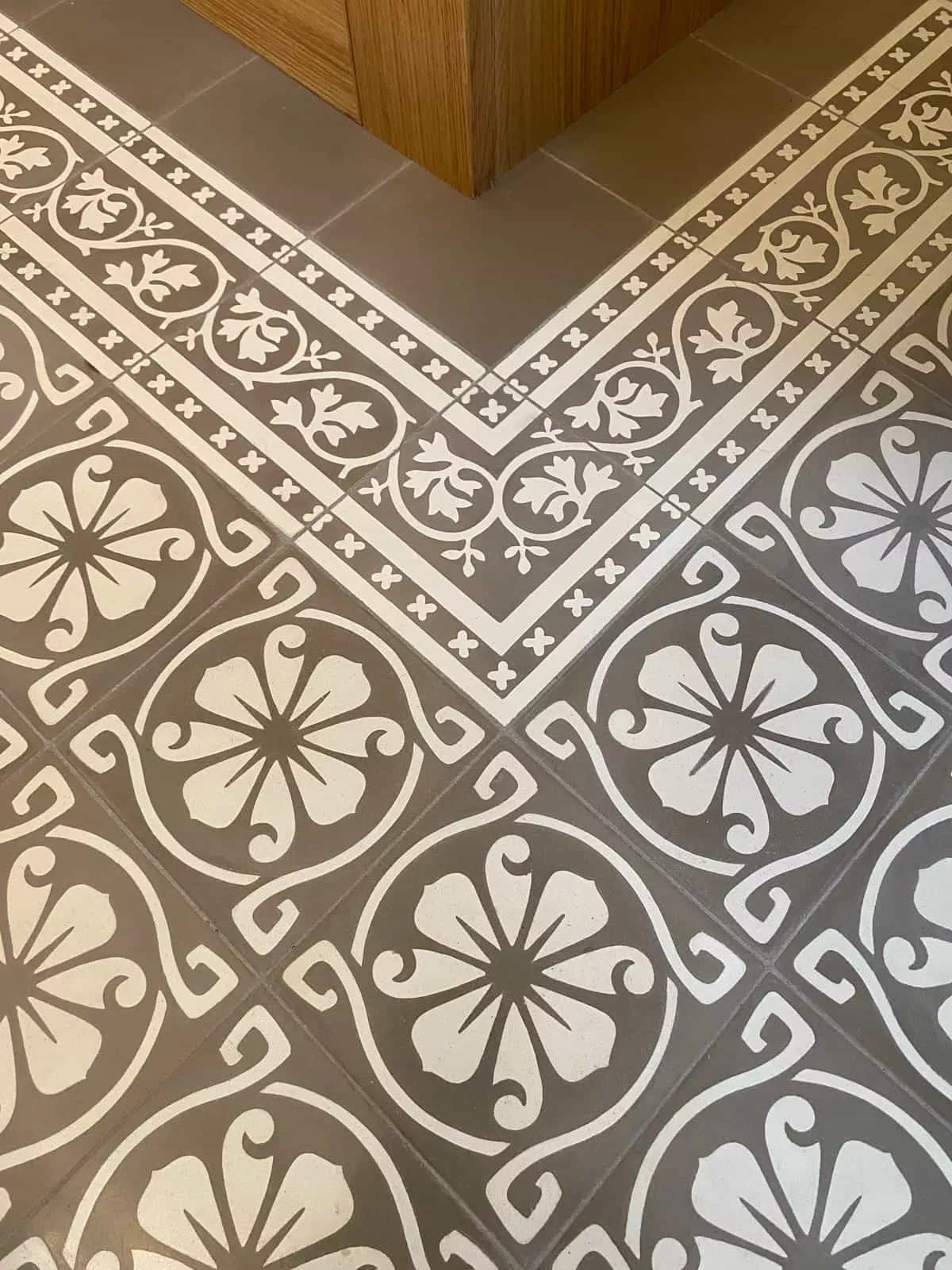 VIA Muster mit Rand und Ecke