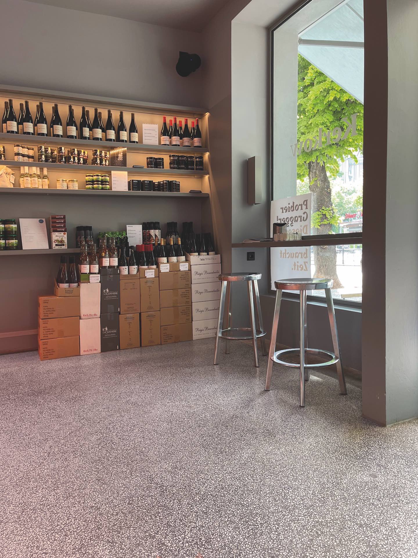 VIA Terrazzo in grau in einer Metzgerei