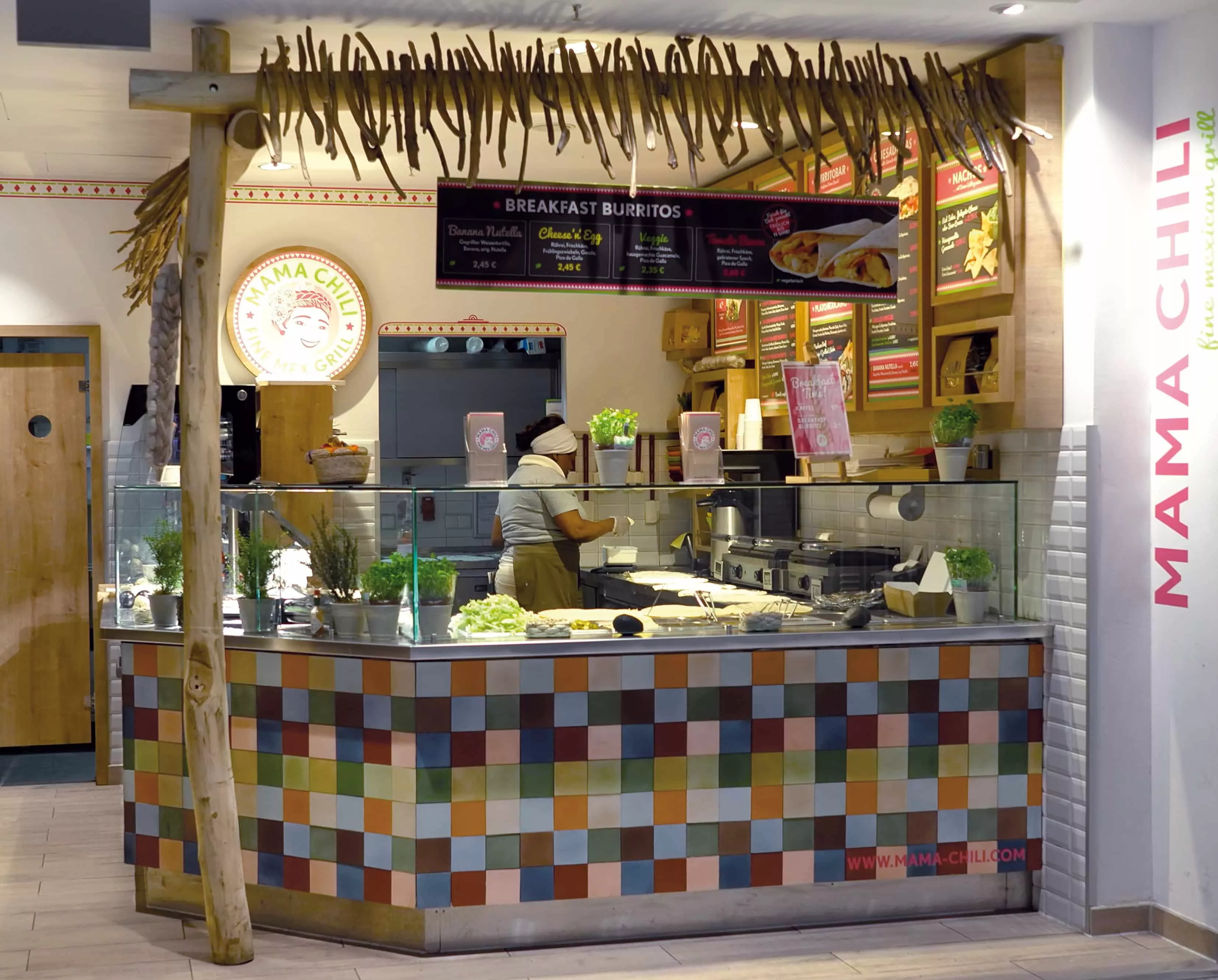 bunte Terrazzofliesen an einem Stand