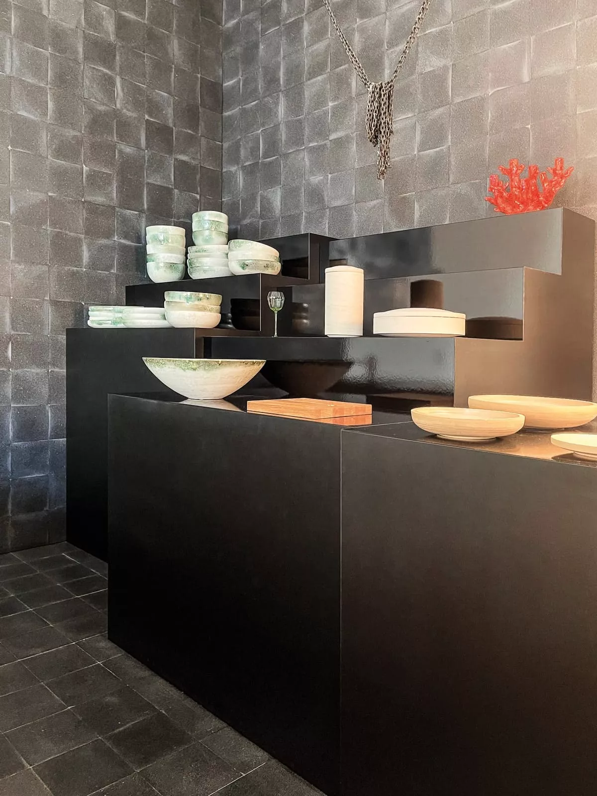 VIA terrazzoplatten in schwarz im Ladengeschäft in BErlin