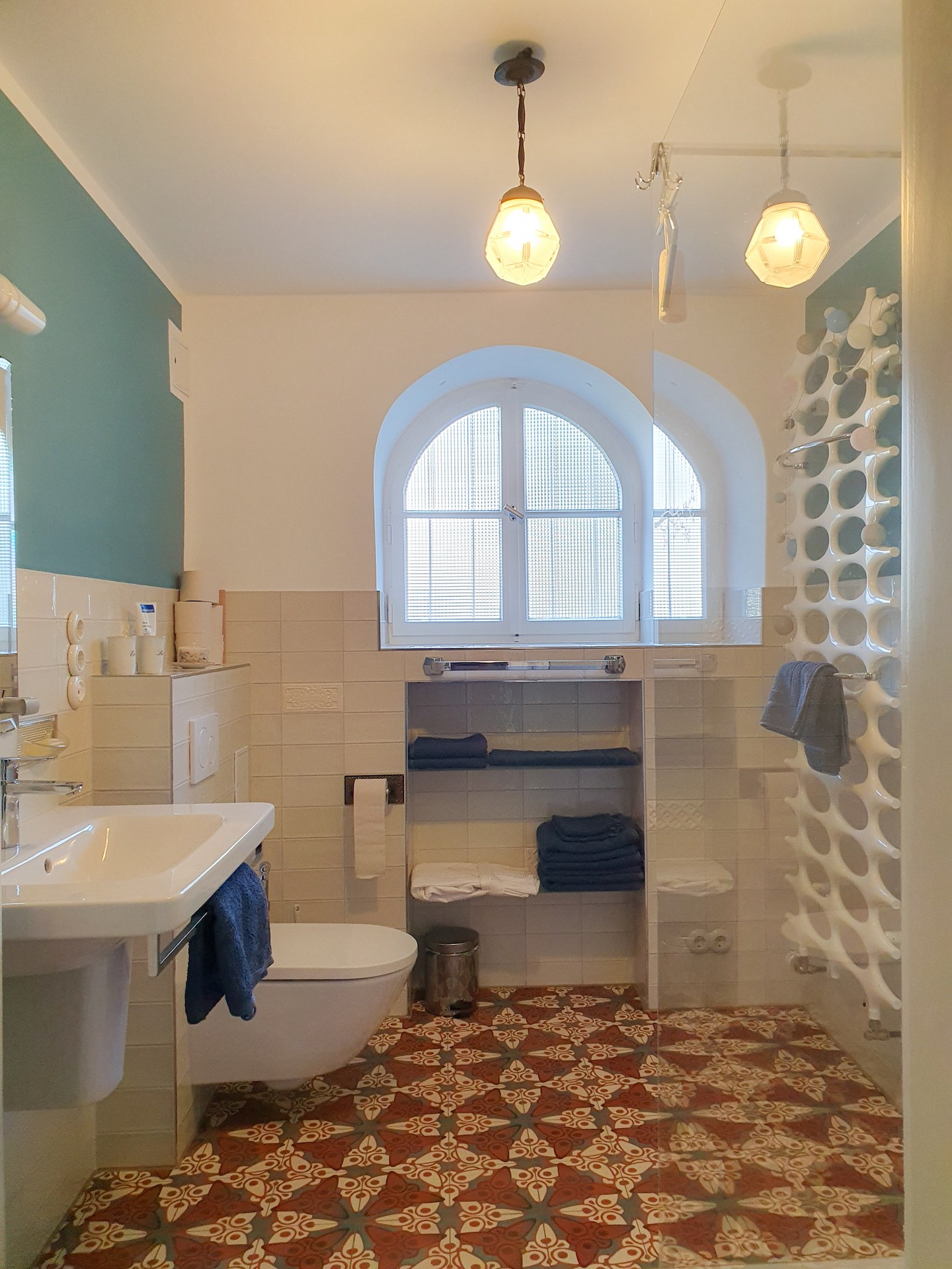 Bad mit VIA Zementfliese 51185