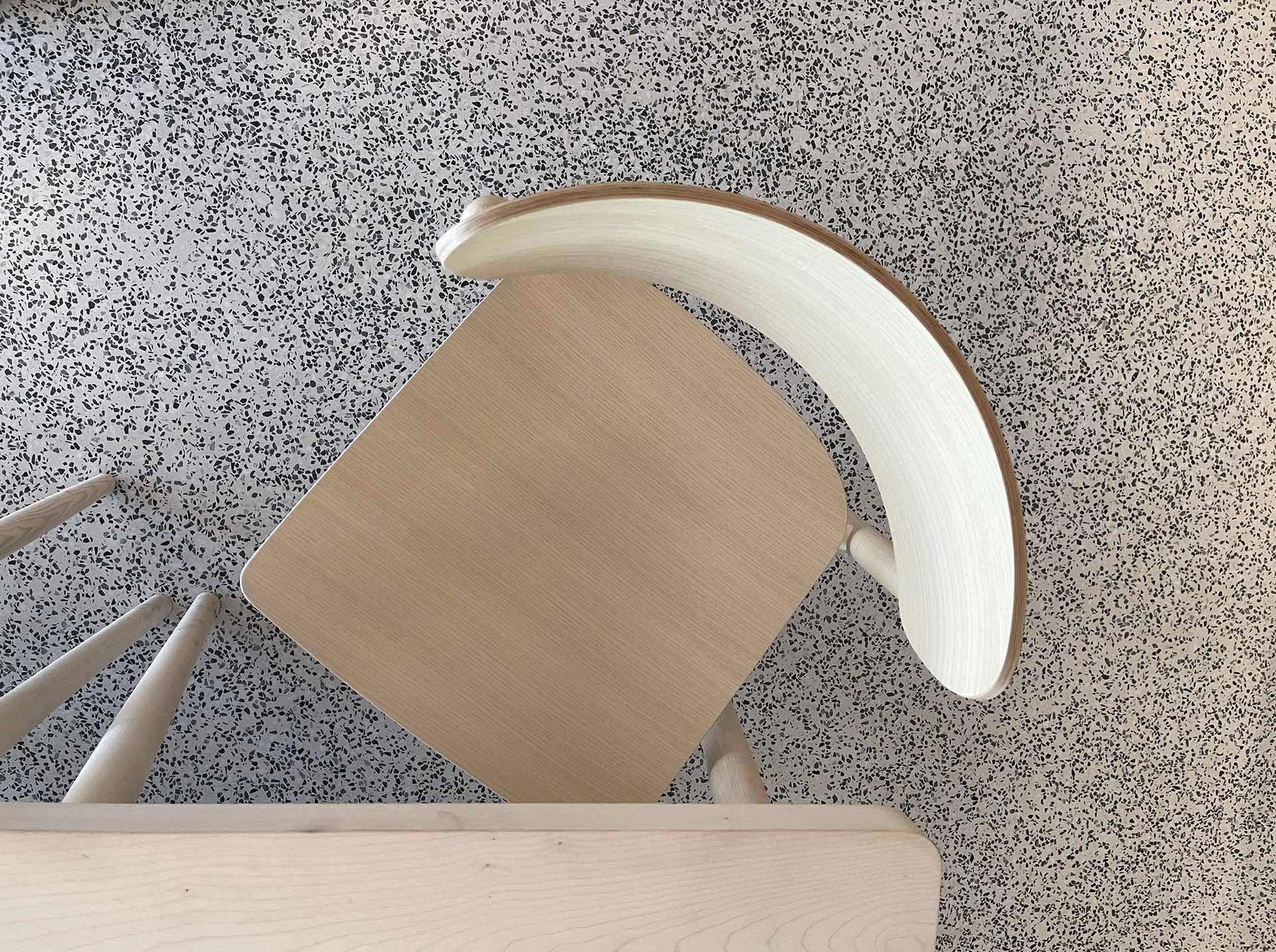 VIA Terrazzo mit Stuhl