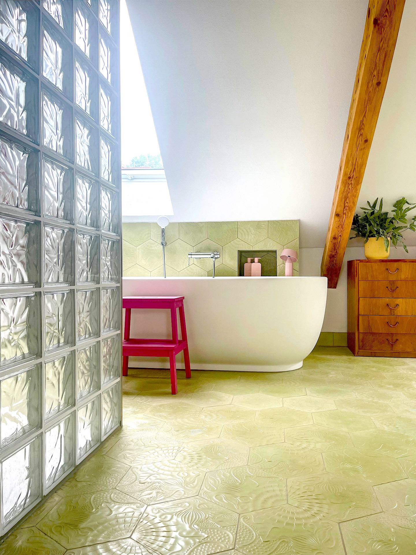 VIA Gaudiplatte hellgruen Bad