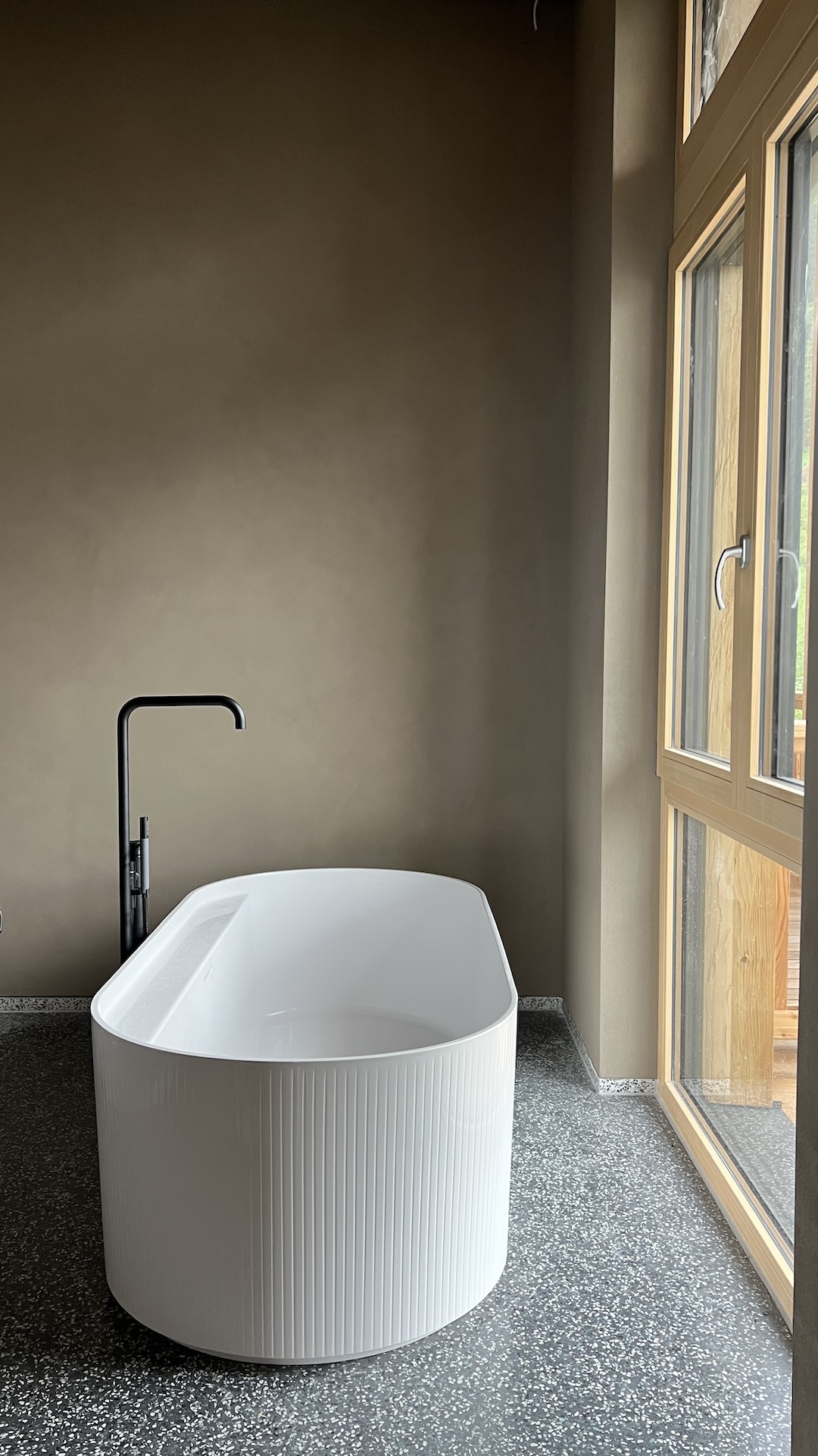 Freistehende Badewanne auf VTA Terrazzo